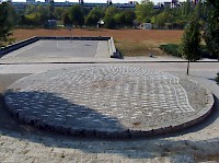 Raluca Spataru, performance and urban art work, Mauerpark, Berlin, im@Simona Soare