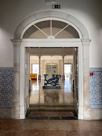 Atrium: JOSÉ DE GUIMARÃES, Diorama, Caixa de madeira com esculturas, photo: @Maria Castel Branco