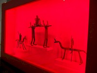Atrium: JOSÉ DE GUIMARÃES, Diorama, Caixa de madeira com esculturas, photo: @Maria Castel Branco