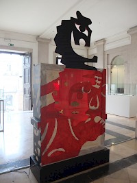 Atrium: JOSÉ DE GUIMARÃES, Diorama, Caixa de madeira com esculturas, photo: @Maria Castel Branco